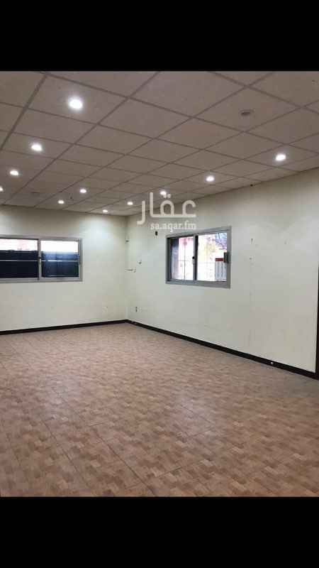1715884 شقه للايجار دور اول تتكون من ٣ غرف نوم ، صاله و مجلس ، ٣ حمامات ، مطبخ
المجلس ٧*٥
الصاله ٥*٥
غرف النوم ٥*٤