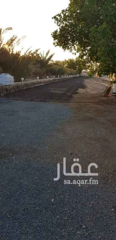1300029 المساحة حوالي ٨٠٠٠م٢ وطولها على الاسفلت ١٣٧ م .
ويوجد عدد ٢ بئر ارتوازي
وحوالي ٨٠ نخلة مثمرة من مختلف الانواع.
ومدخل سيارة ريموت كنترول وبوابة رئيسية
ومستودعات ومسبح مغطى ( بركة ماء)