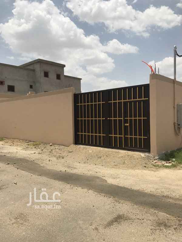 666106 ارض للايجار يوجد مرافق غرفه ومطبخ وحمام الكهرباء واصل محوطة وبوابه كبيره مساحه اجمالي 625 متر 25*25 على زاويه وقريبه من الامن الوقائي والكليه التقنيه والصناعيه الجديده والصامل ماراح نقصر معه