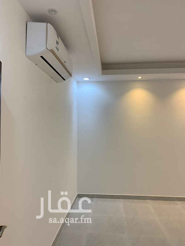1577707 شقه في حي قرطبه ( في فيلا ) بين طريق الامير محمد بن سلمان وطريق الثمامه ويوجد بالشقه مكيفات جديده ومطبخ راكب واصل الياف بصريه للحي ،، غرفتين نوم +وصاله +ومجلس +ومطبخ +ودورتين مياه
يوجد مدخلين خاص للرجال وللنساء
والسعر قابل للتفارض