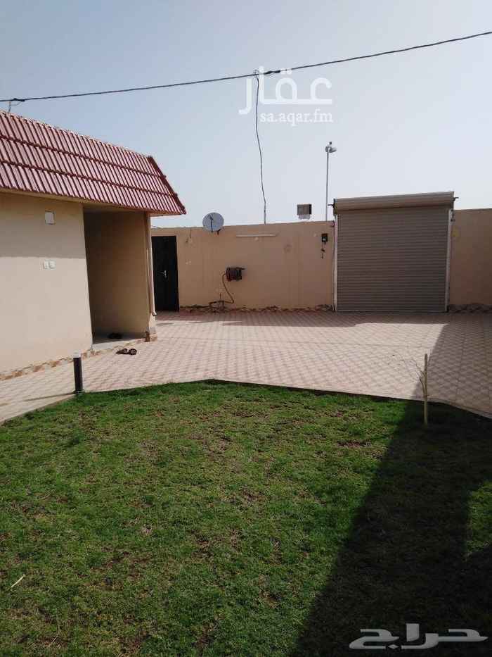 1629728 شاليه المساحه ٣٠٠ متر الموقع الشفق يتكون من غرفتين وصاله ومطبخ ودورتين مياه وملحق رجالي ومسطح أخضر وخزان ماء وعداد كهرباء وباب كهرباء الموقع غرب الشفق بإوراق متسلسله