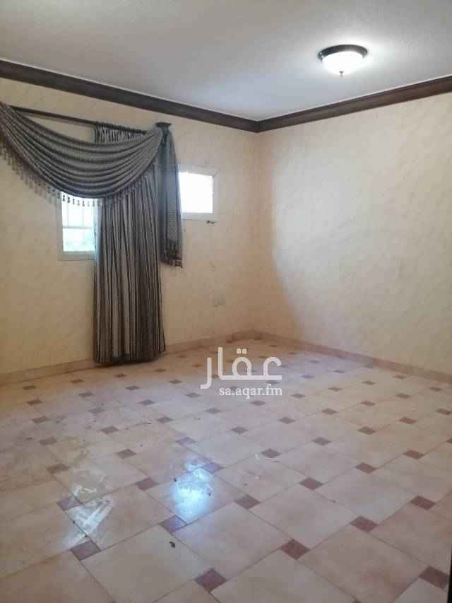1586628 شقه عوائل للايجار 4 غرف وصاله وحمامين ومطبخ راكب واسعه جداً بدون مكيفات نضيفه جدا والسعر نهائى