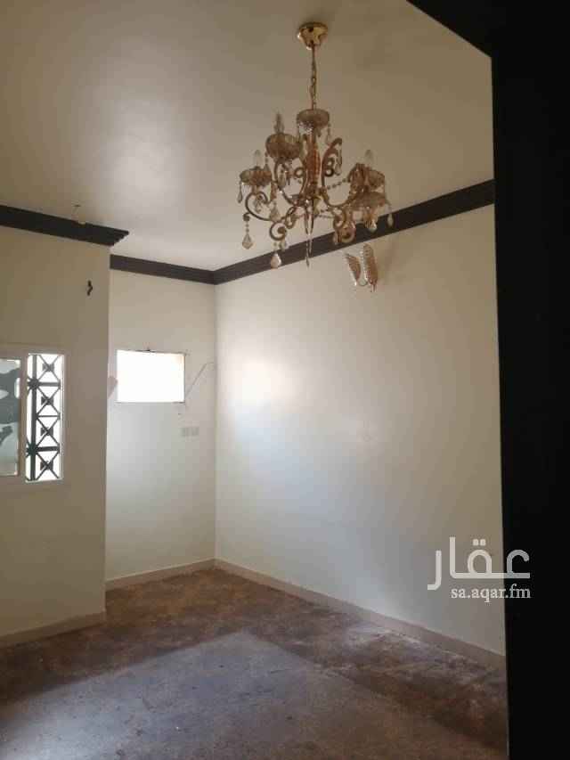 1588232 شقه عوائل للايجار اربع غرف وصاله وحمامين ومطبخ راكب واسعه جداً بدون مكيفات نضيفه جدا