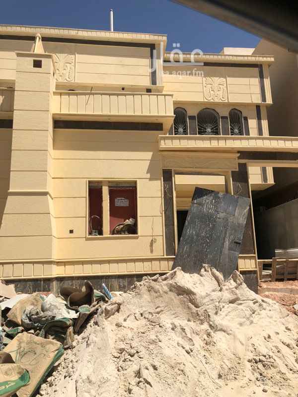 1641007 فيلا دور وثلاث شقق جديدهه
على السوم.