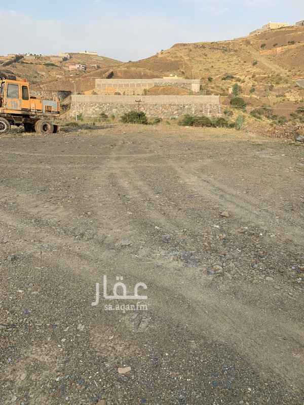 1649809 ارض مستوية بمساحة٣٠٠٠م بمدينة ابها خلف قاعة ريناد على ثلاثة شوارع للاستثمار ملعب او استراحة او مستودعات اوغيرها