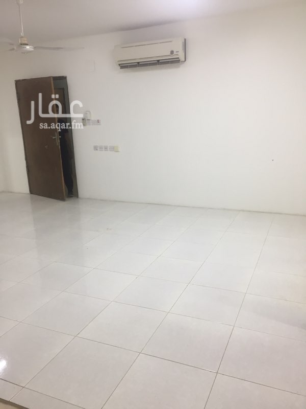1703505 شقه في السطح 3 مكيفات راكبه موقع مميز شارع 20
مع سطح واسع