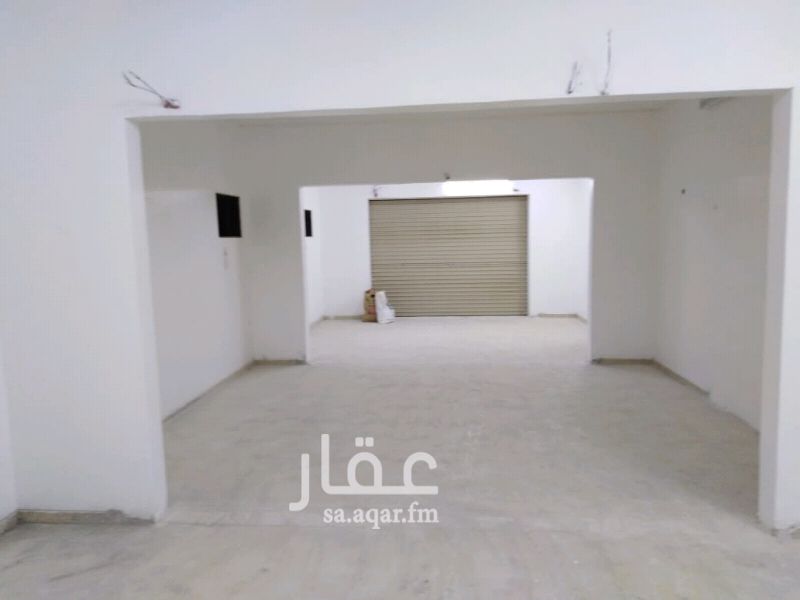 1239709 يوجد لدينا فيلا بالاسكان على الشارع الرئيسي مقابل صيدلية النهدي قبل مستشفي المدينة الوطني وبنفس الفلا مستاجر المستكشف حيث يوجد لدينا محل مساحتو الطول 12م في العرض 5م ويوجد بة دورة مياة اعزكم الله *
ويوجد ايضا محل مساحتو الطوال 7 والعرض 5 ودورة مياة مع مفتوح على الدرج المودي الي الدور الثاني حيث ان الشقة مكونة من خمسة غرف ومطبخ و3 حمامات وهي تجارية حيث كانت مستاجرة مشغل نسائي وايضا تنفع مكتب او مقهي للتواصل ٠٥٤٠٤١١١٩٦
وسعر الشقه مع المحل المفتوح عليها ب٩٠٠٠٠الف
والمحلات سعرهاةب٧٠٠٠٠الف