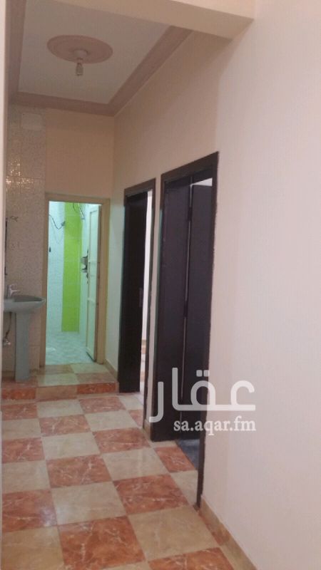 1379604 شقه كبيره واسعه 6غرف وصاله و3دورات مياه درج مشترك
كهرباء مستقل وماء مستقل يوجد بلكونه وقريبه من المسجد ومن الخدمات