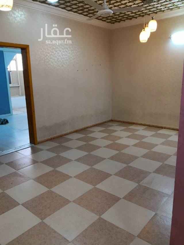 1457816 شقه كبيرة دور ثاني 6غرف 3دورات مياه وصاله ومطبخ خزان مستقل وكهرباء مستقل قريب من المسجد والخدمات بقايل ومطاعم