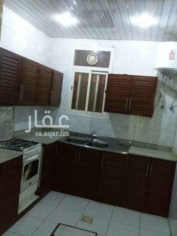 1392930 للإيجار شقه عزاب فاخرة
تتكون من غرفتين نوم وسيعه ومجلس ودوره مياه ومطبخ مستقل
راكبه مكيفات اسيبلت جديده
راكبه مطابخ جديده
مصعد ومواقف خاصه بساكني العماره
موقع متميز جدا قريبه من طريق الملك عبدالله وطريق الإمام سعود جميع الخدمات بالجوار