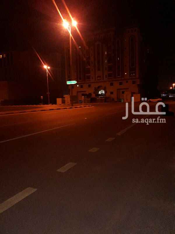 1400092 شقه مدخلين
صاله
مغلط
مطبخ
مجلس
غرفة خادمه مع حمام
غرفتين نوم