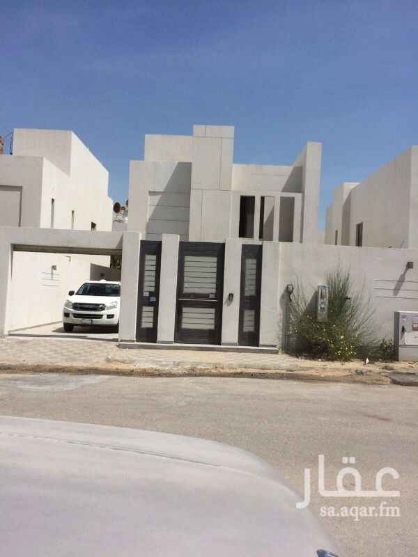 1640493 فيلا للإيجار بالعزيزية بالقرب من بحيرة النورس المساحة : 375م2 الدور الأرضي : مجلس مطل على الحوش + صالة كبيرة مطله على الحوش الخلفي +مطبخ+غرفة سائق ٠ الدور الاول : 4 غرف نوم (ثنتين منها ماستر )+صالة ٠ الدور الثاني :غرفة غسيل +غرفة خدامة التكييف مركزي فقط الدور الأرضي (حَي العزيزية -الخبر -الشرقية )