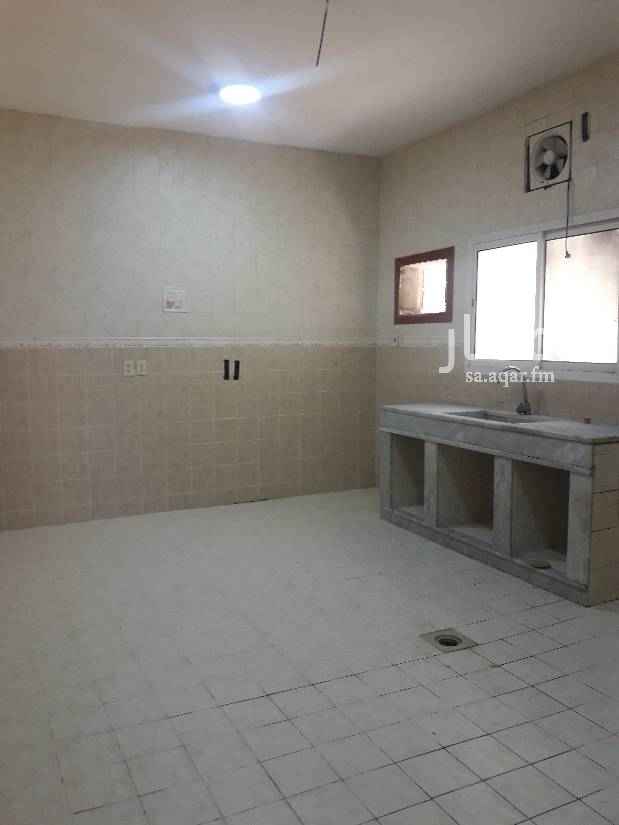 1640493 دور في حي الجسر شارع عرض ٢٥متر
مكونه من ٤غرف نوم وصاله ومجلس رجال ومجلس نساء ومستودع صغير ومطبخ
