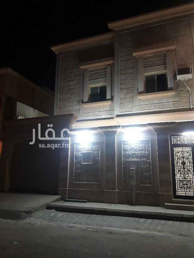 1546951 للأيجار دور في مدينة الخبر حي الجسر مع بركنق خاص مكون من مجلس رجال مجلس نساء وغرفة طعام ومطبخ وصاله كبيره جدا ومستودع و٣غرف نوم البيت نظيف وتقسيمه ممتاز وبنسبه للسعر في حين اراد المستاجر صبغ بعض الغرف واكمال جزاء من المطبخ لامانع بان يدفع الايجار ٣٦٠٠٠ وفي حين اراد المستاجر اصلح الملاحظات الذكوره يد٢فع الايجار ٤٥٠٠٠٠ سنويا ولخيار مفتوح للمستأجر
