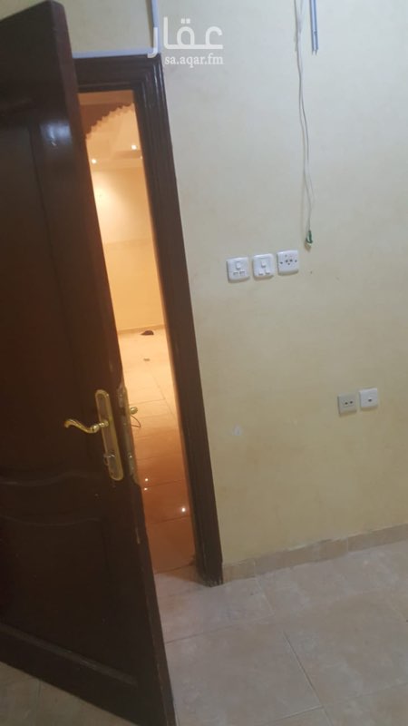1546840 شقه في حي العريض خلف مقهى الغابه
مكونه من
5غرف
وصاله
3 حمامات
مدخلين
مصعد
المطلوب 22 الف