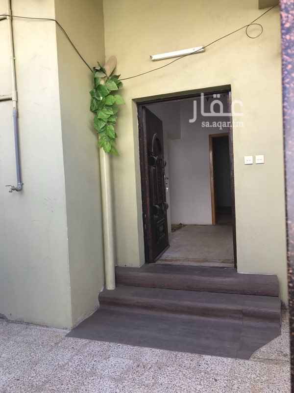 1465258 شقة مستقله بمدخل خاص و على شارعين
يوجد بها حوش
موقع استراتيجي
جميع الخدمات موجوده