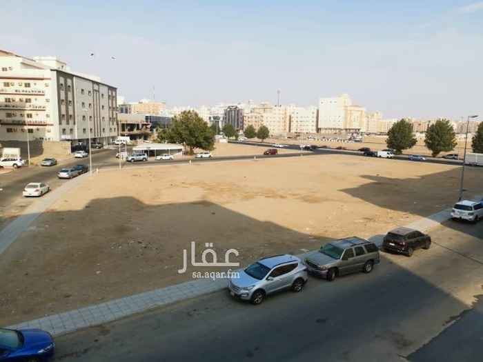 1559248 4 غرف بمدخلين وصالة ومطبخ راكب وحمامين الدور الثاني واجهه اماميه قريبة لشارع حراء خلف بنك الرياض