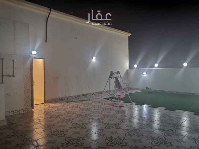 1587351 فيلا روف نصف دور للايجار ثاني ساكن بمخطط الحرمين
5غرف وصالة ومطبخ راكب و4دورات مياه وسطح مستقل
