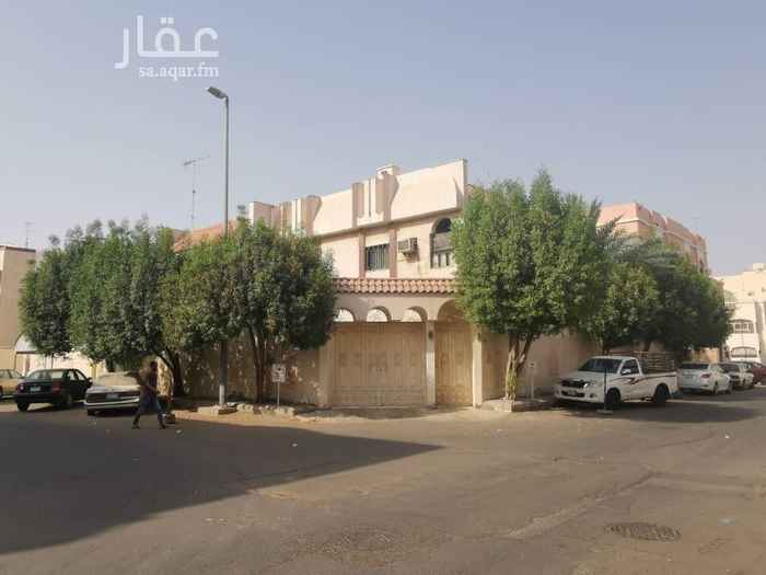 1632817 فيلا مستقلة على شارعين مساحة 750 م للبيع بحي المروة بالقرب من تقاطع حراء مع السبعين
دورين وملحق
الدور الأول يتكون من 7 غرف وصالة ومطبخ و4 حممات
الدور الثاني 6 غرف وصالتين ومطبخ
الملحق غرفتين وصالة
يوجد حوش كبير يتسع لأكثر من 3سيارات
بالإضافة إلى غرفة سائق وحوش جانبي به زرع