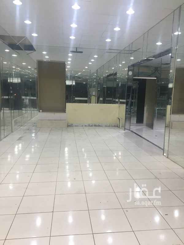 1262170 محلين للإيجار مفتوحة عل بعض بالامكان عزلها
المساحة الاجمالية تقريبا : ٧٠ م
موجود كلادينج + ابواب سيكورتي كان في السابق محل حلويات
الموقع جدا حيوي
المطلوب : ٤٥ الف سنوي قابل للتفاوض