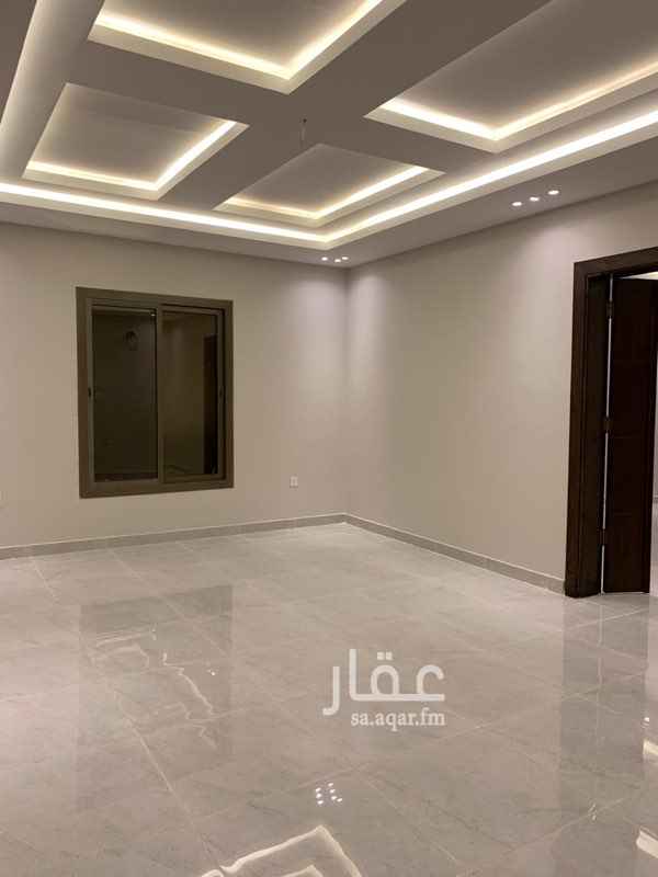 1506789 ٥غوف + مدخلين + صاله + ٤ دورات مياه + غرفة خادمه + خزان علوي وسفلي + موقف خاص + غرفة حارس
خلف الشارع التجاري بجانب مسجد