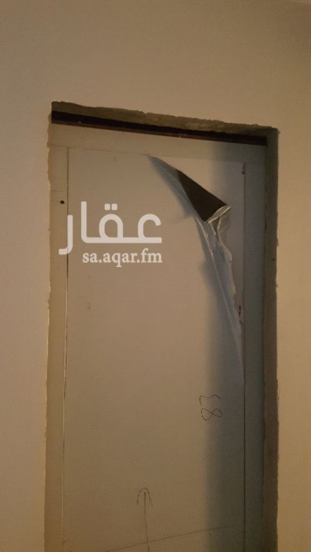 1295425 فيلا امريكي درج داخلي ومصعد
الدور الارضي مجلس رجال واستقبال نساء وصالة ومطبخ ودورتين مياه
الدور الاول ثلاث غرف نوم وصالة وثلاث دورات مياه
الملحق غرفة ودورة مياه وسطحين خاصة
الموقع العزيزية