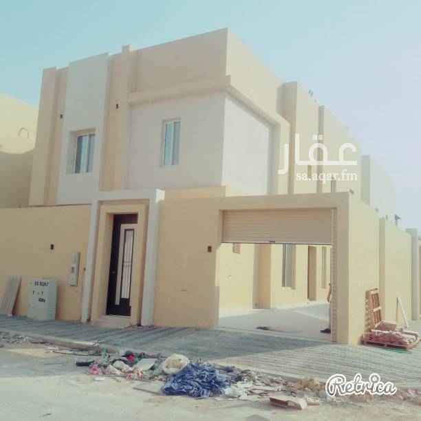 1587316 فيلا للبيع مساحه 300 شغل مودرن وعليه إشراف هندسي تتكون من حوش كبير مجلس مقلط وصاله ومطبخ وفوق اربع غرف نوم وتلات دورات مياه وصاله والسطح غرفه شغاله بدوره مياه للتواصل 0540850810