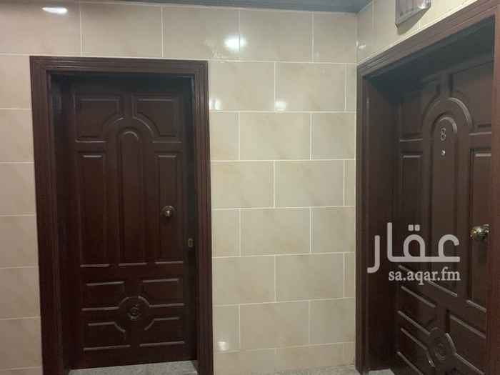 1759249 5 غرف صالة 4 دورات مياة مطبخ
غرفة خادمه غرفة سائق
موقف خاص خران مستقل عداد مستقل
عمر العماره 2 سنة
والشقة جديدة ما سكنت قبل