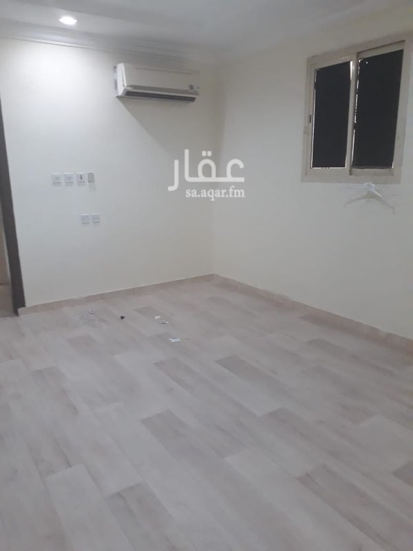 1581184 شقة عوايل غرفتين وصالة وتلات حمامات ومطبخ راكب مكيفات اسبلت ومطبخ نظيفة جدا ومساحة واسعة السعر ٢٢ الف