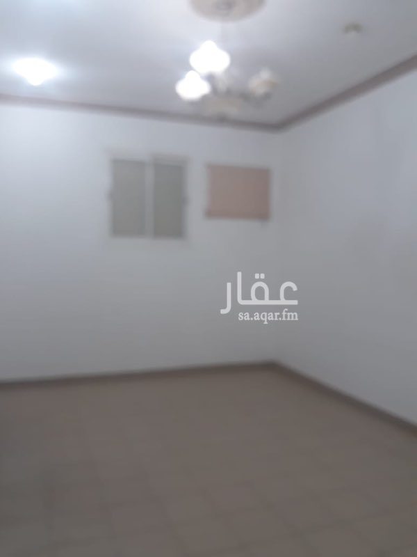 1642351 شقة عوايل ثلاث غرف وصالة وحمامين ومطبخ ومستودع راكب مطبخ بدون مكيفات نظيفة السعر ٢٣ الف