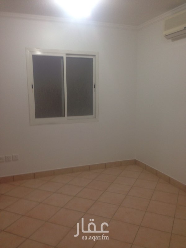 1676486 شقة عوايل في عمارة تمليك اربع غرف وصاله وثلاث حمامات ومطبخ راكب مكيفات اسبلت ومطبخ نظيفة جدا السعر ٣٥ الف