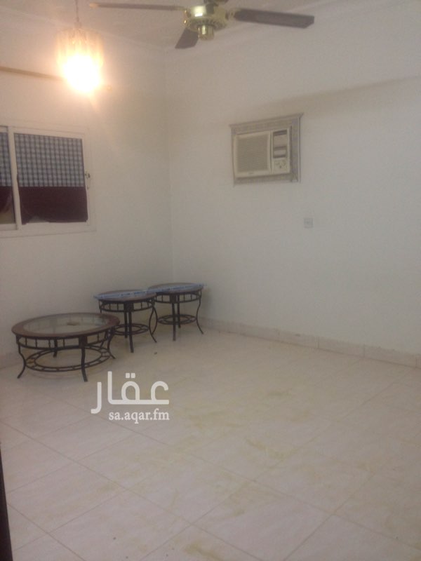 1676590 شقة عوايل ارضية غرفتين وصالة وحمامين ومطبخ راكب مكيفات ومطبخ نظيفةً السعر ١٩ الف