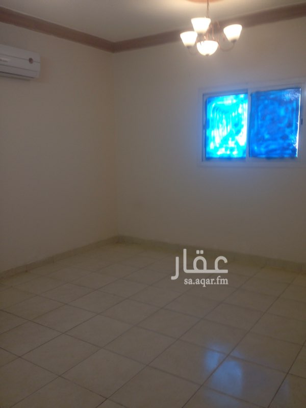 1678007 شقة عوايل ارضيه غرفتيين وصاله وحمام ومطبخ راكب مكيفات ومطبخ تظيفة السعر ٢٠ الف