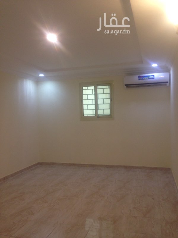 1699473 شقة عوايل ارضية اربع غرف وصالة وثلاث حمامات ومطبخ راكب مكيفات اسبلت ومطبخ منها غرفة ماستر نظيفة جدا ومساحة ممتازة السعر ٢٨٥٠٠ الف شامل