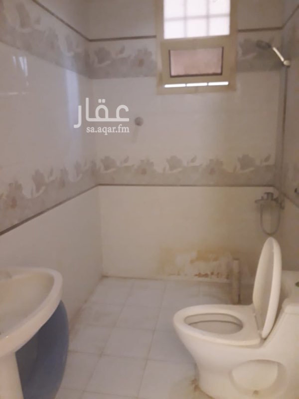 1756517 شقة عزاب غرفة وحمام نظيفة راكب مكيفات اسبلت السعر ١٠ الافً