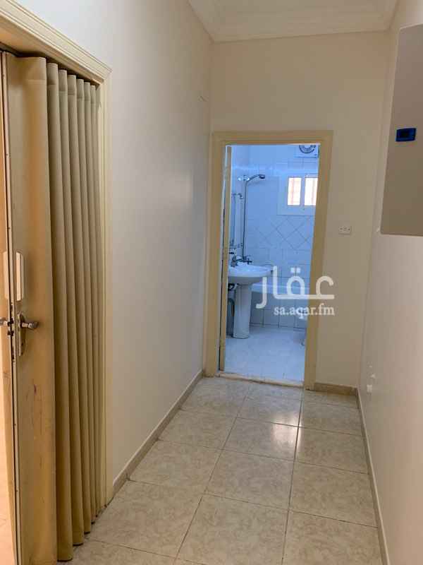 1762571 شقة مكونه من ٣ غرف وصاله ومطبخ و٣ دورات مياة
دور ارضي مساحة الشقة تقريباً ١٤٠ متر