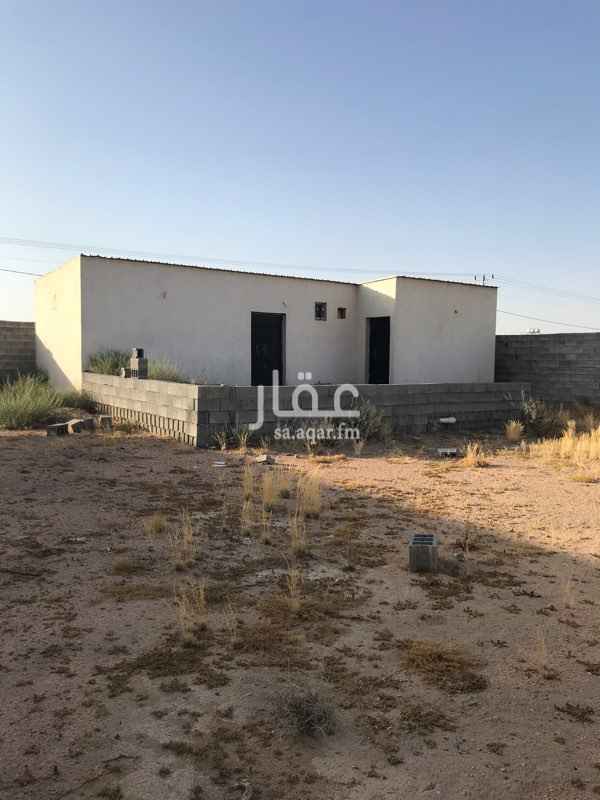 1507197 استراحة صغيرة مكونة من غرفة نوم ومطبخ وحمام وصالة صغيرة ومجلس بمشب نار وخزان سعة ٢عايدي مسلح وبيارة اجلكم الله مسلح ناقصها تركيبات داخلية وديكور وخزان علوي وتسليك الحوش وتلييس يوجد بها كهرباء وجاري استخراج الصك
