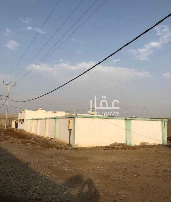 1585686 بيت سكني مع حوشين كبيرين موصل بالكهرباء والطريق مزفلت حتى البيت تحيط به شوارع وسيعه وامامه قطعه فضاء "برحه" وخلفها مسجد و قريب جدا من الخدمات
للتواصل
0541103329