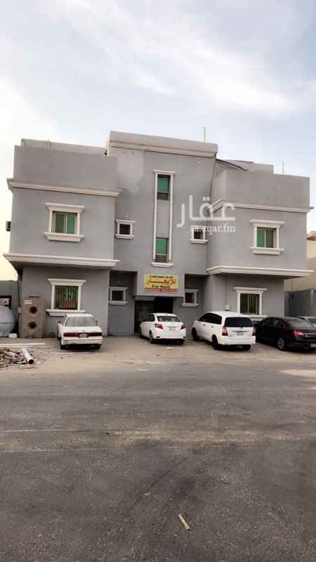 1583335 للبيع عماره بحي ضاحية الملك فهد الحي السابع عمرها سنه مكونة من 6 شقق لكل شقة عداد مستقل وتتكون الشقة من مجلس ومقلط وصاله كبيره وغرفتين نوم وثلاث دورات مياه ومطبخ ومدخلين والشقق الارضية يوجد لكل شقة حوش مستقل اربع شقق مؤجره حاليا وشقتين فاضية
بنيان العماره بنيان شخصي.
للتواصل الاتصال او الوت سب.