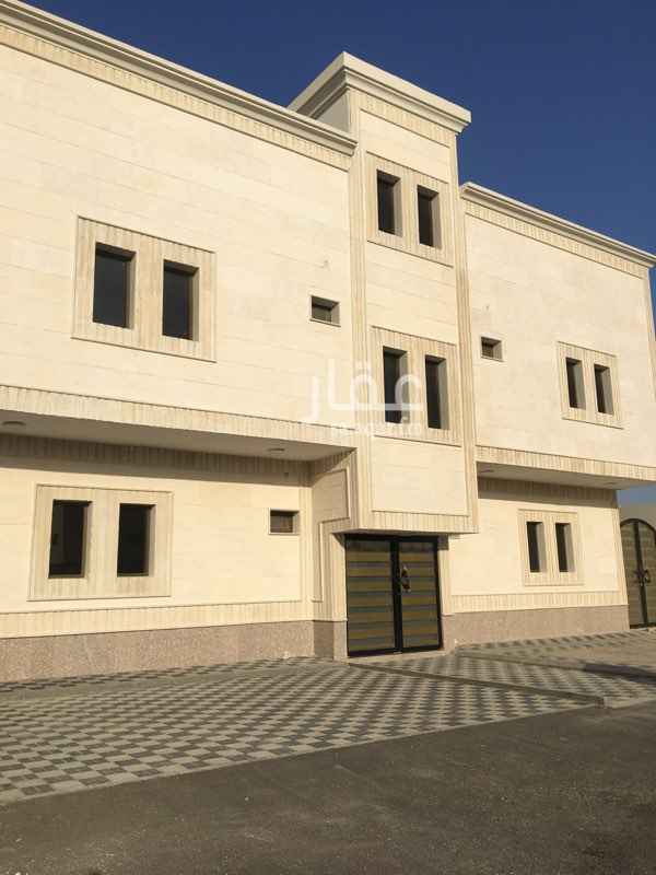 1586607 للبيع عماره جديد بالضاحية الحي الثاني مكونة من 6 شقق كل شقة مكونه من مجلس ومقلط وصاله وغرفتين نوم وثلاث حمامات ومطبخ ومدخلين يوجد مواقف للسيارات ولكل شقة عداد كهرباء مستقل.
واجهه العمارة حجر وقريبه من الخدمات واسواق المزرعه