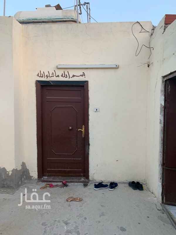 1493239 بيت شعبي في مدين الفهد شقتين في الدور الارضي مواجرة واحدة 700 و الثانيه 800 و الملحق 1000 الدور الثاني دور كامل 4 غرف و صاله و مطبخ ودورتين مياه و مستودع الان فاضيه يوجد صك المساحه 112