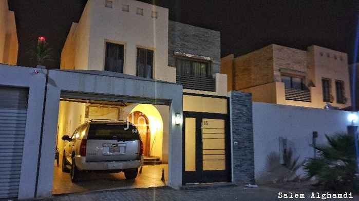 1548009 فيلا في حي البحرية بعزيزية الخبر..
فناء أمام بكراج سيارة كبير + فناء خلفي بجلسة مميزة وموقد للشوي..
غرفة حارس وغرفة خادمة وغرفة غسيل..
الدور الأرضي/ مجلس رجال وصالة وغرفة طعام ومطبخ + درج في الصالة..
الدور الأول/ صالة ومطبخ خدمات صغير وغرفتي نوم (ماستر) + غرفتي نوم بدورة مياه مشتركة..
خزانين مياه ومضختي مياه علوية وسفلية..
الفيلا مؤثثة بالكامل.. بالأجهزة الكهربائية (تلفزيونات،غسالة صحون،غسالة ملابس،ثلاجة،فرن كهربائي،رسيفرات،مسرح منزلي)
