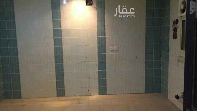 1681664 شقه في الدور الاول وعمرها 5سنوات نظيفه عداد الكهرباءمستقل بها ثلاث غرف ومطبخ ودورتان ماء ومطبخ وصاله قريبه من المسجد وجميع الخدمات