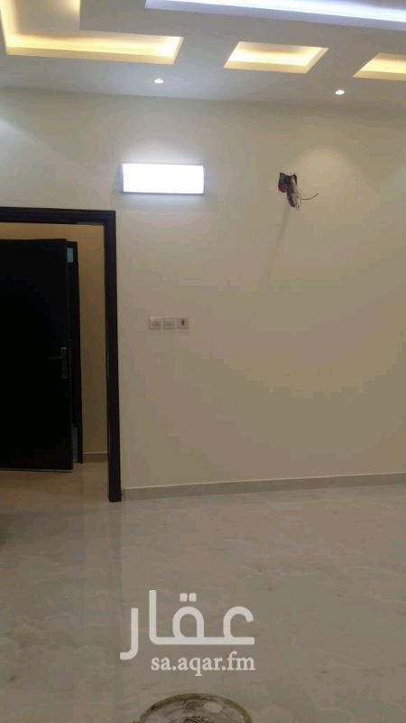 1354500 للايجار شقة ٤ غرف وصالة ومطبخ و٢حمام مطبخ راكب ومكيفات دور اول حارس الغاز والماء مجان على شارع طيبه للتواصل مكتب نجمة الدينار لبن شارع نهاوند ٠٥٤١١٤٥٠٦٠