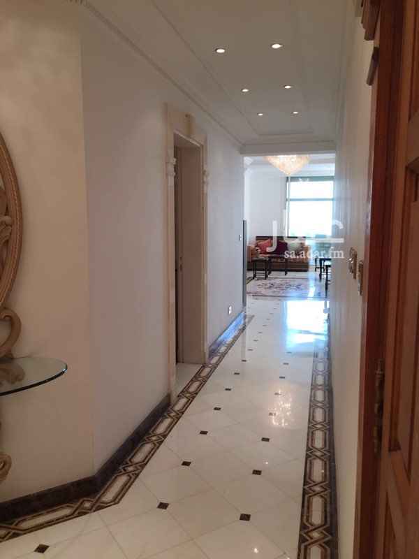397348 مكونات الشقة : ( ثلاث غرف نوم + دورة مياه خاصه بكل غرفه ، غرفة الخادمة + دورة مياه خاصه بها ، صالة جلوس + دورة مياه خاصه بها ، مطبخ ، بلكونه ( تراس ) ، غرفة سائق + دورة مياة ، موقف سياره ) ، الشقة مفروشه ومؤثثه بالكامل . تشطيب ( سعودي اوجيه ) ، تطل على البحر مباشره .