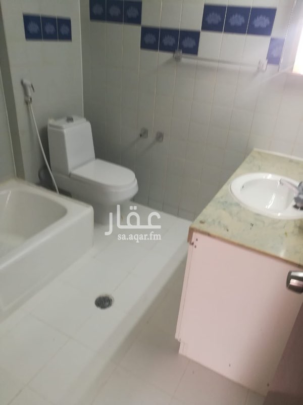 1467767 فيلا في رضوى 1 شارع الساقية مدخل 3 منزل 15
هاي قريد. ثلاث ادوار.
مكون من 5 غرف نوم. ومجلس رجال ومقلط ومجلس نساء. وغرفة سائق. وقراج لسيارتين. وحوش خلفي.
مميزاتها :
يبعد امتار من. روضة اطفال ومدرسة بنات. ومسجد. ومدرسة ابناء. ونادي رياضي.
البيت مؤثث. موكيت. جديد. ماعادا اماكن. البرسلان
المطبخ مجهز. بالاجهزة الكهربائية والدواليب. والمستودع
يوجد بالمجلس والمقلط. والسيب جبس مخفي.
البيت خارج من صيانة مرافق