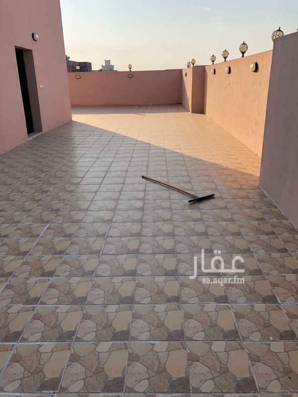 1296054 ملحق مع السطح مكون من ٣ غرف وصاله ومطبخ ودورتين مياه تشطيب راقي الايحار ٢٠٠٠٠ الف للتواصل ابو عبدالرحمن الشيخي ٠٥٠٥٦٨٥٣٣٧ ابو مويد الحربي ٠٥٦٤١٦٤٢٧١