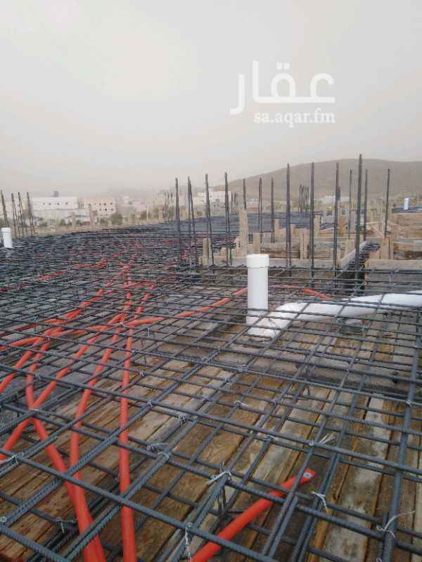 1677432 فلل ديبلوكس تحت الإنشاء
الان صبة الدور الأول
مكونه من بدروم بمسبح
دور اول استقبال مجلس رجال ونساء وصاله
دور ثاني
٣ غرف نوم وصاله ومطبخ
ملحق صاله وغرفه خادمه ومطبخ وغرفة غسيل وغرفه أخرى