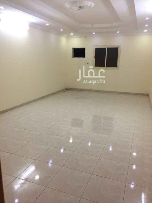 1288202 شقة 4 غرف وصالة و3 دورات مياه تمليك في السلامة الدور الثالث يوجد بها خزان علوي وسفلي للشقة