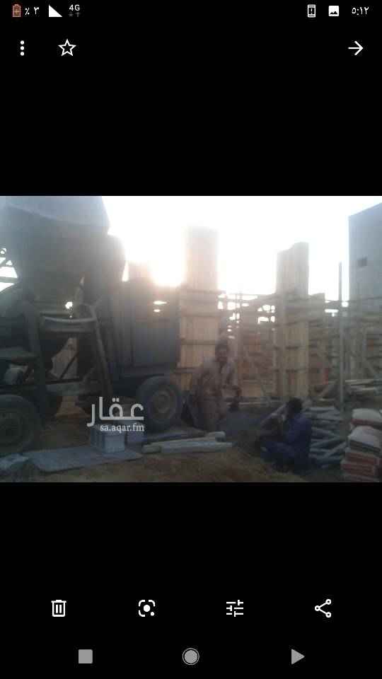 1744363 فيلا دورين كل دور 200 متر تقريبا على ارض مساحه 900 مقسومه في حي الحرازات عداد كهرباء باسمي 200 انبير بدون صك البيع مع العفش البناء في جزء والجزء الثاني ارض مساحة 400 مفصوله